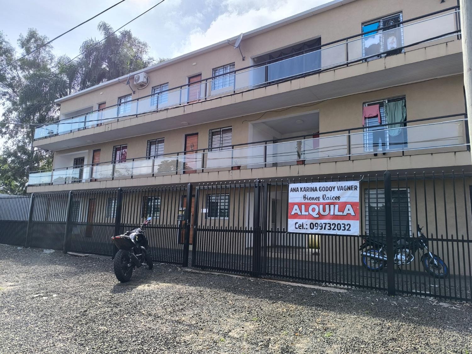 Alquilo apartamento de dos dormitorios,planta baja